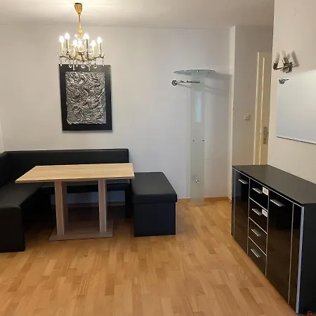 Spacious 2 Bedroom Zell-am-see Town Center דירה *